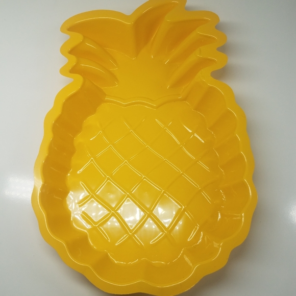 Pineapple Plastic Serving Tray - Picture 1 of 5